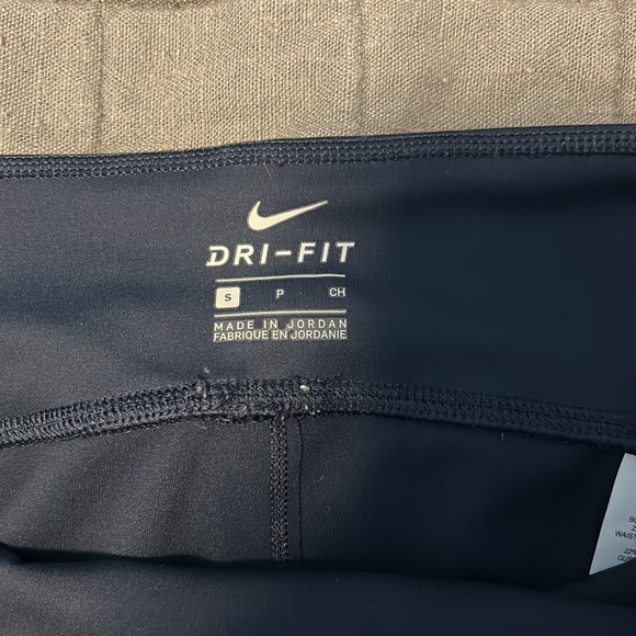 Nike Dri Fit leggings - Picture 2 of 3